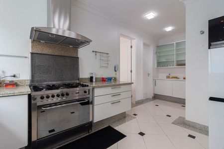 Casa à venda com 670m², 5 quartos e 6 vagas