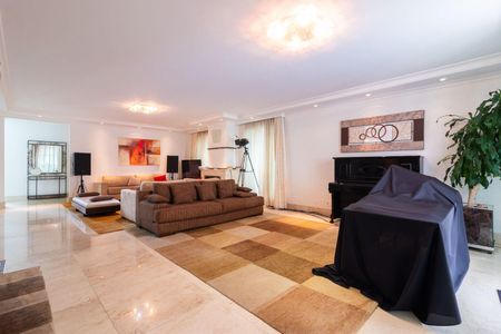 Casa à venda com 670m², 5 quartos e 6 vagas