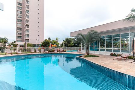 Apartamento para alugar com 151m², 3 quartos e 3 vagas Apartamento para alugar com 151m², 3 quartos e 3 vagasÁrea comum - Piscina