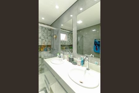 Apartamento para alugar com 151m², 3 quartos e 3 vagas Apartamento para alugar com 151m², 3 quartos e 3 vagasBanheiro da Suíte 1