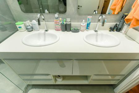 Apartamento para alugar com 151m², 3 quartos e 3 vagas Apartamento para alugar com 151m², 3 quartos e 3 vagasBanheiro da Suíte 1