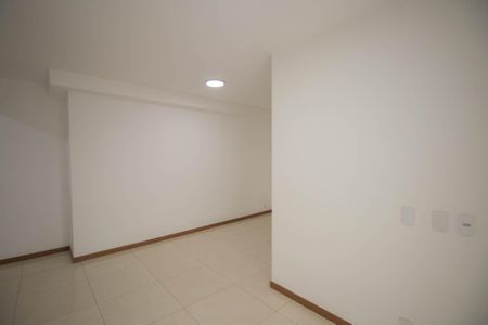 Sala de apartamento para alugar com 3 quartos, 76m² em Mutondo, São Gonçalo