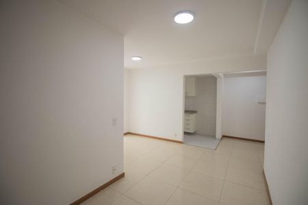 Sala de apartamento para alugar com 3 quartos, 76m² em Mutondo, São Gonçalo