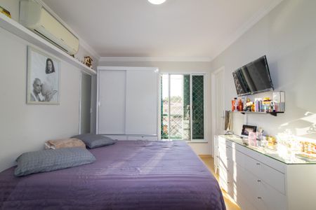 Casa de condomínio à venda com 245m², 3 quartos e 4 vagas Casa de condomínio à venda com 245m², 3 quartos e 4 vagasSuíte