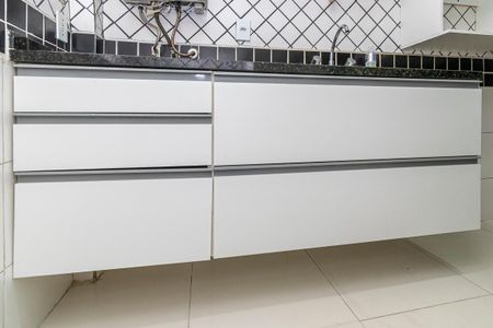 Apartamento para alugar com 70m², 2 quartos e 1 vaga Apartamento para alugar com 70m², 2 quartos e 1 vagaCozinha - Armários