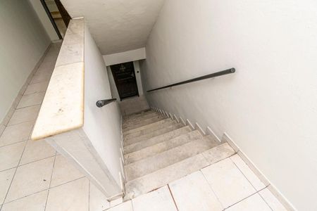 Apartamento para alugar com 70m², 2 quartos e 1 vaga Apartamento para alugar com 70m², 2 quartos e 1 vagaÁrea comum - Escadas