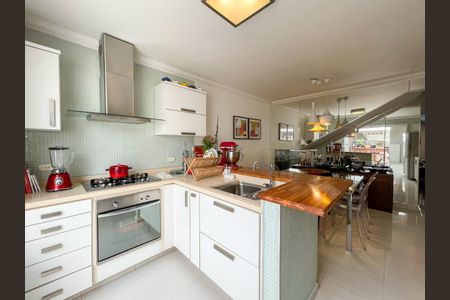 Casa de condomínio à venda com 182m², 4 quartos e 2 vagas Casa de condomínio à venda com 182m², 4 quartos e 2 vagasFoto 04