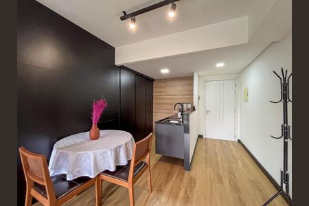 Sala de apartamento para alugar com 1 quarto, 48m² em Petrópolis, Porto Alegre