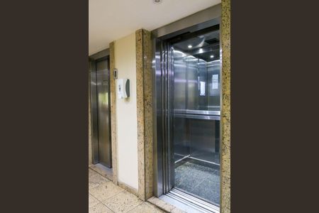Apartamento à venda com 55m², 2 quartos e 1 vaga Apartamento à venda com 55m², 2 quartos e 1 vagaPortaria