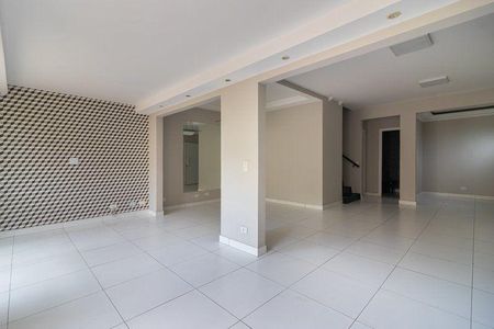 Casa à venda com 220m², 3 quartos e sem vaga