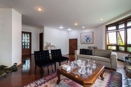 Casa à venda com 532m², 5 quartos e 4 vagas