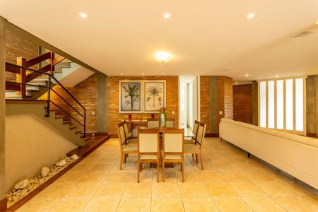 Casa à venda com 900m², 4 quartos e 4 vagas