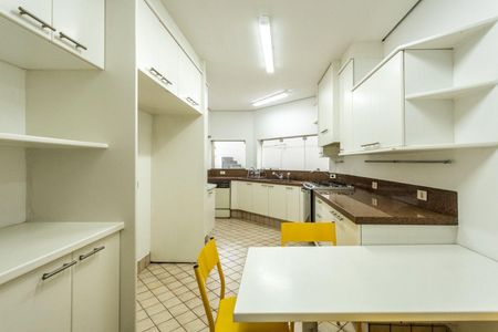 Casa à venda com 900m², 4 quartos e 4 vagas