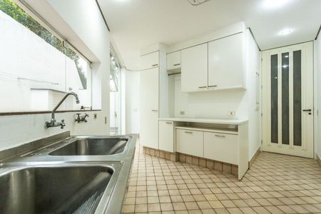 Casa à venda com 900m², 4 quartos e 4 vagas