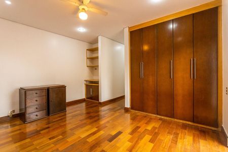 Casa à venda com 900m², 4 quartos e 4 vagas