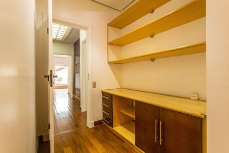 Casa à venda com 900m², 4 quartos e 4 vagas