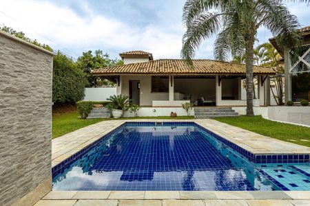 Casa à venda com 900m², 4 quartos e 4 vagas