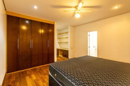Casa à venda com 900m², 4 quartos e 4 vagas