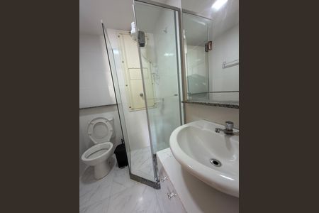 Banheiro  de kitnet/studio para alugar com 1 quarto, 27m² em Águas Claras, Brasília