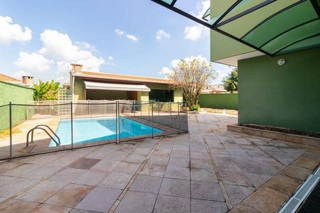 Casa à venda com 527m², 4 quartos e 4 vagas