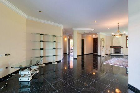 Casa à venda com 527m², 4 quartos e 4 vagas