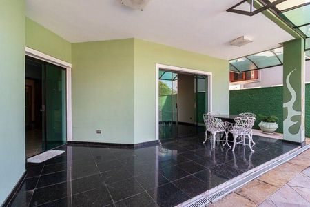 Casa à venda com 527m², 4 quartos e 4 vagas