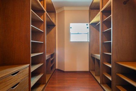 Casa à venda com 527m², 4 quartos e 4 vagas