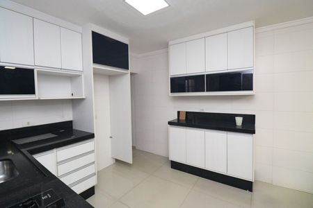 Casa para alugar com 127m², 3 quartos e 2 vagas Casa para alugar com 127m², 3 quartos e 2 vagasCozinha - Armários