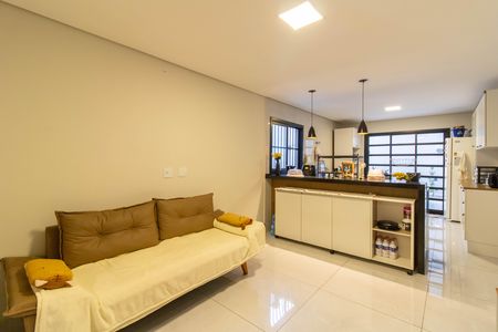 Casa à venda com 170m², 3 quartos e 3 vagas Casa à venda com 170m², 3 quartos e 3 vagasSala