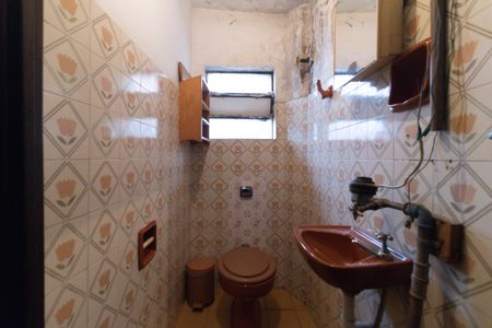 Casa à venda com 283m², 4 quartos e 4 vagasBanheiro da Suíte 2