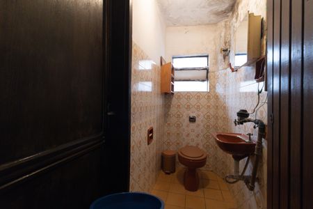 Casa à venda com 283m², 4 quartos e 4 vagasBanheiro da Suíte 2