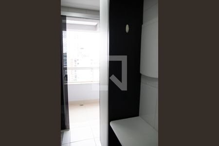 Apartamento para alugar com 76m², 2 quartos e 2 vagas Apartamento para alugar com 76m², 2 quartos e 2 vagasCozinha e Área de Serviço