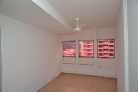 Sala de apartamento para alugar com 1 quarto, 35m² em Barra da Tijuca, Rio de Janeiro