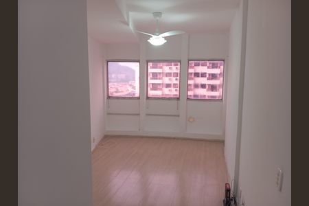 Sala de apartamento para alugar com 1 quarto, 35m² em Barra da Tijuca, Rio de Janeiro