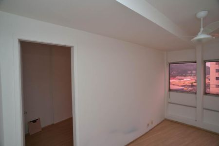 Sala de apartamento para alugar com 1 quarto, 35m² em Barra da Tijuca, Rio de Janeiro