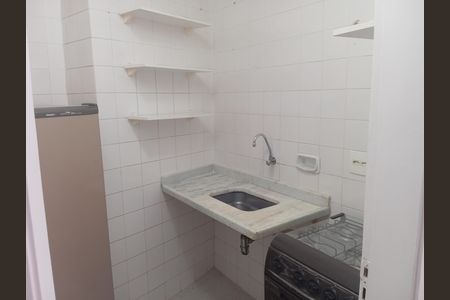 Cozinha de apartamento para alugar com 1 quarto, 35m² em Barra da Tijuca, Rio de Janeiro
