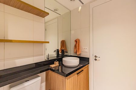 Banheiro de kitnet/studio para alugar com 1 quarto, 27m² em Cidade Monções, São Paulo