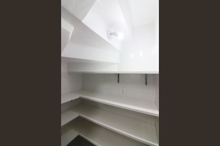 Casa de condomínio à venda com 120m², 3 quartos e 2 vagasDespensa