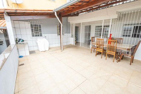 Casa para alugar com 200m², 4 quartos e 3 vagas Casa para alugar com 200m², 4 quartos e 3 vagasArea externa