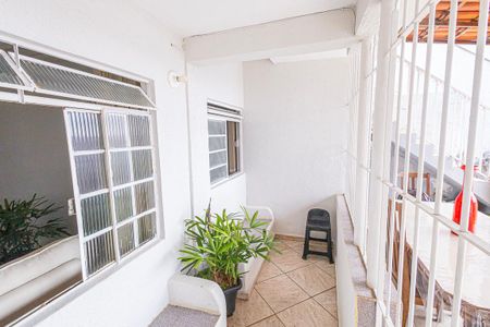 Casa para alugar com 200m², 4 quartos e 3 vagas Casa para alugar com 200m², 4 quartos e 3 vagasVaranda 1