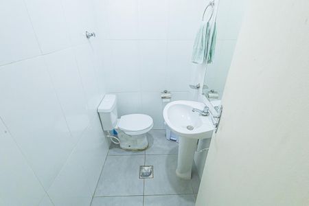 Casa para alugar com 200m², 4 quartos e 3 vagas Casa para alugar com 200m², 4 quartos e 3 vagasBanheiro