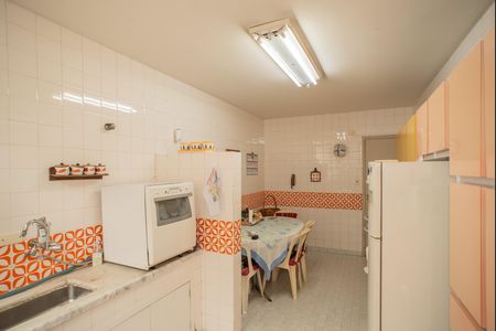 Casa para alugar com 200m², 3 quartos e 2 vagas Casa para alugar com 200m², 3 quartos e 2 vagasCozinha