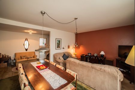 Casa para alugar com 200m², 3 quartos e 2 vagas Casa para alugar com 200m², 3 quartos e 2 vagasSala