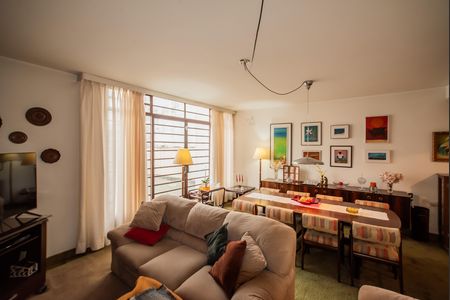 Casa para alugar com 200m², 3 quartos e 2 vagas Casa para alugar com 200m², 3 quartos e 2 vagasSala