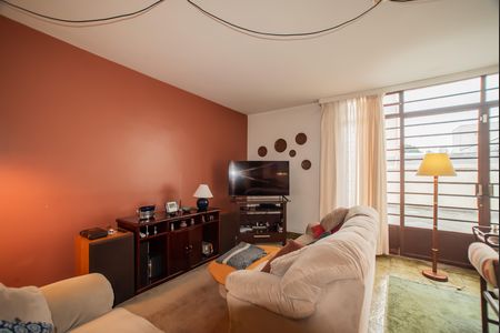 Casa para alugar com 200m², 3 quartos e 2 vagas Casa para alugar com 200m², 3 quartos e 2 vagasSala