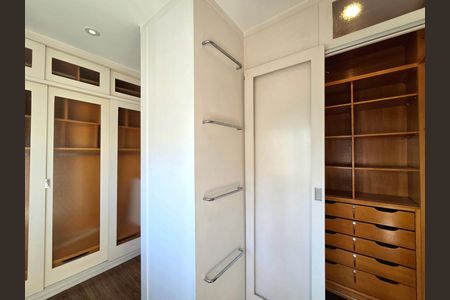 Apartamento para alugar com 180m², 2 quartos e 1 vaga Apartamento para alugar com 180m², 2 quartos e 1 vagaCloset da suíte