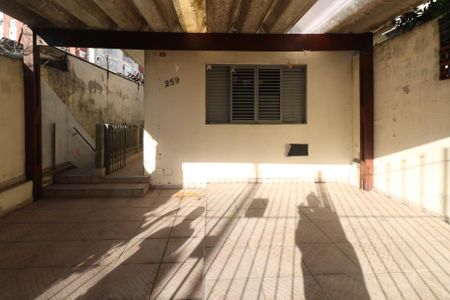 Casa à venda com 186m², 2 quartos e 2 vagas Casa à venda com 186m², 2 quartos e 2 vagasGaragem
