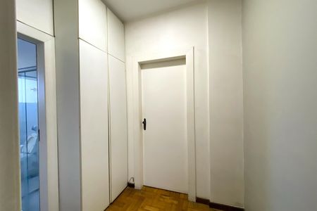 Apartamento à venda com 210m², 4 quartos e 1 vaga Apartamento à venda com 210m², 4 quartos e 1 vagaRouparia