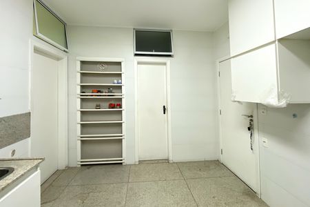 Apartamento à venda com 210m², 4 quartos e 1 vaga Apartamento à venda com 210m², 4 quartos e 1 vagaÁrea de Serviço