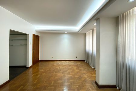 Apartamento à venda com 210m², 4 quartos e 1 vaga Apartamento à venda com 210m², 4 quartos e 1 vagaSala